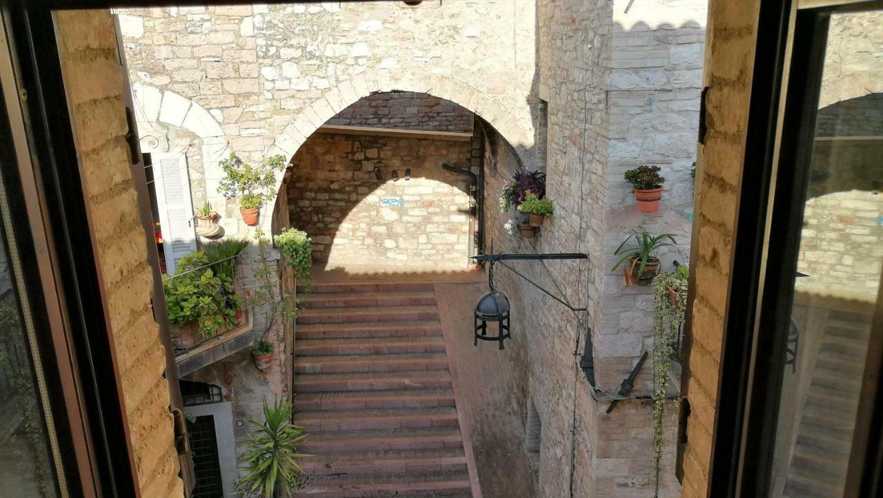 Palazzo Calocci Appartamenti In Asís Exterior foto